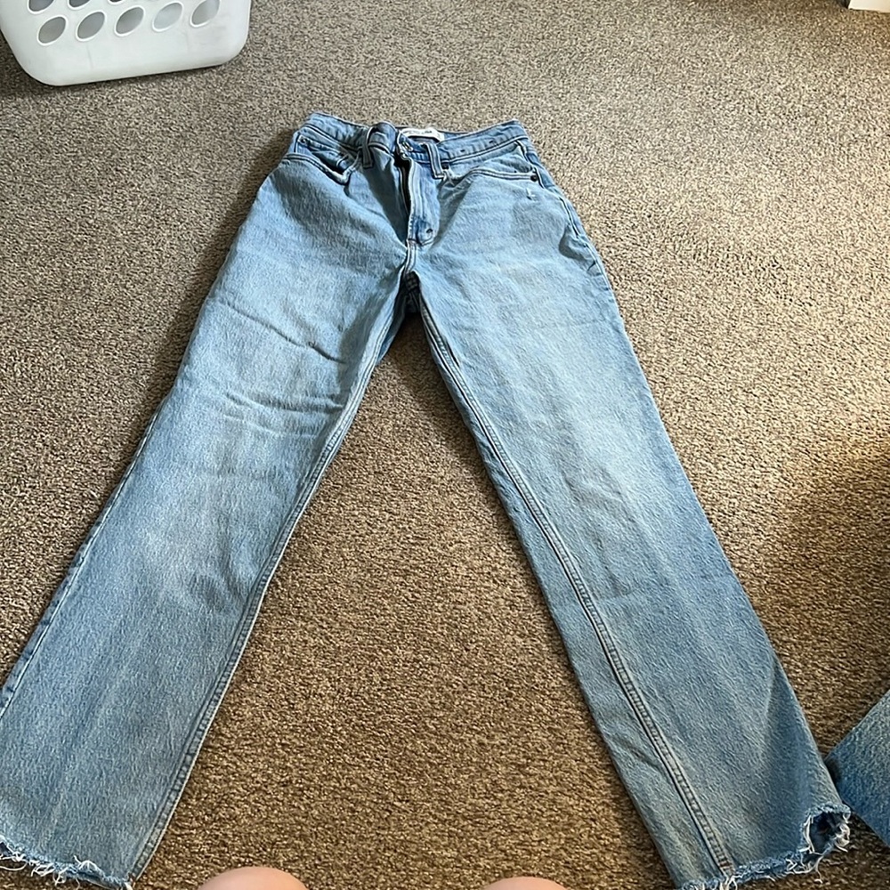 Abercrombie 90s Straight Ultra High Rise!